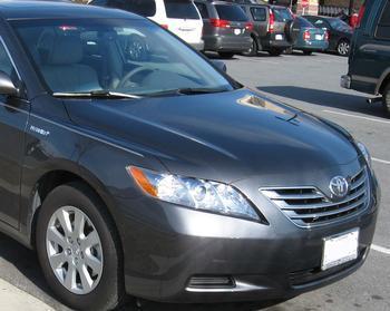 Feds investigate braking problems in Toyota Camry hybrid