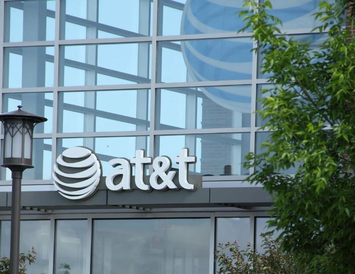 Court reverses AT&T order seen harming consumer protection