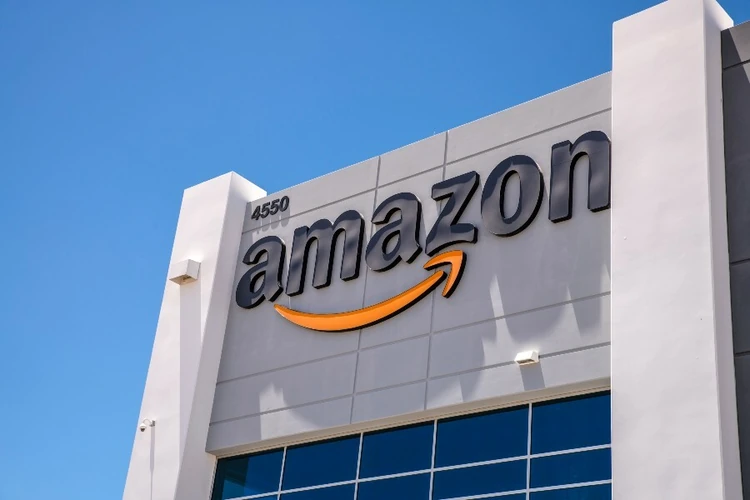 https://media.consumeraffairs.com/files/cache/news/Amazon_fulfillment_center_4kodiak_Getty_Images_1_large.webp