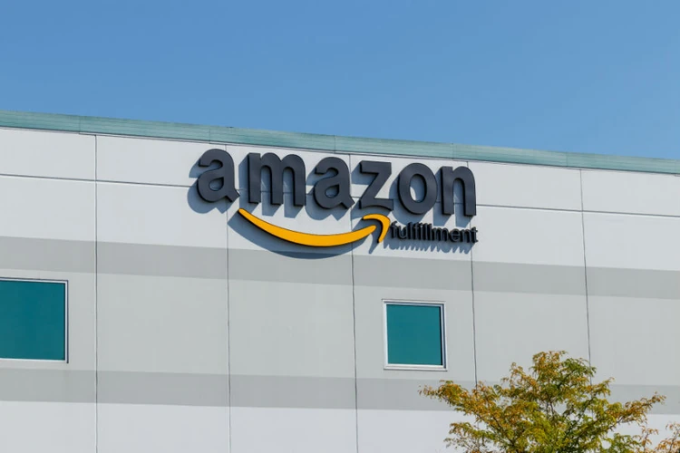 https://media.consumeraffairs.com/files/cache/news/Amazon_fulfillment_center_jetcityimage_Getty_Images_large.webp