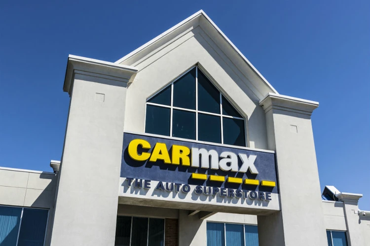 CarMax sells cars under recall without repairing the problem, report warns