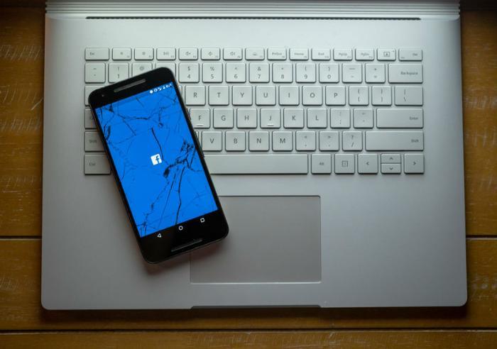 Facebook app on broken smartphone