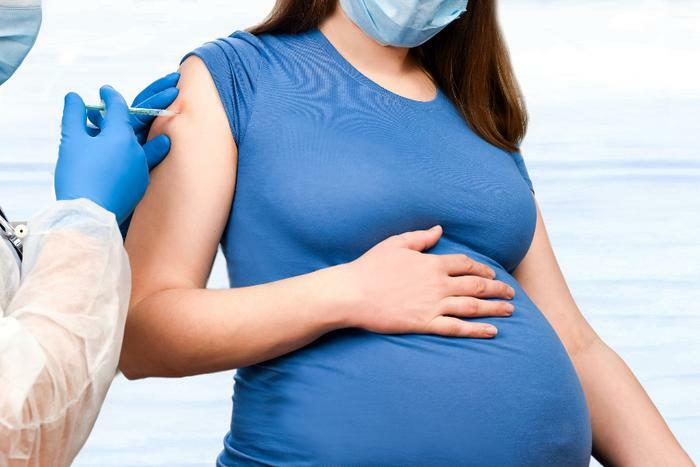 Pregnant women receiving COVID-19 vaccine