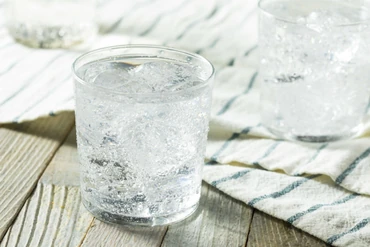 https://media.consumeraffairs.com/files/cache/news/Sparkling_water_in_glass_bhofack2_Getty_Images_medium.webp