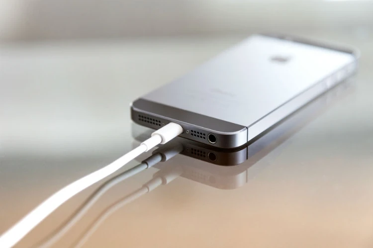 Apple to allow users to turn off ‘feature’ that slows down iPhones