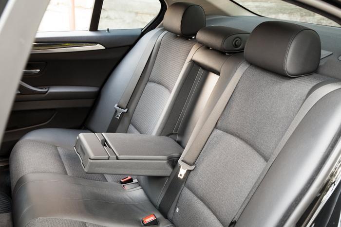 armrest sandaran tangan mobil