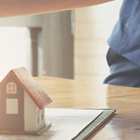 What Is a Mortgage Broker? image