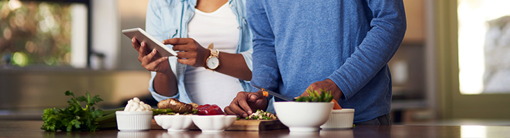 couple making healthy meal