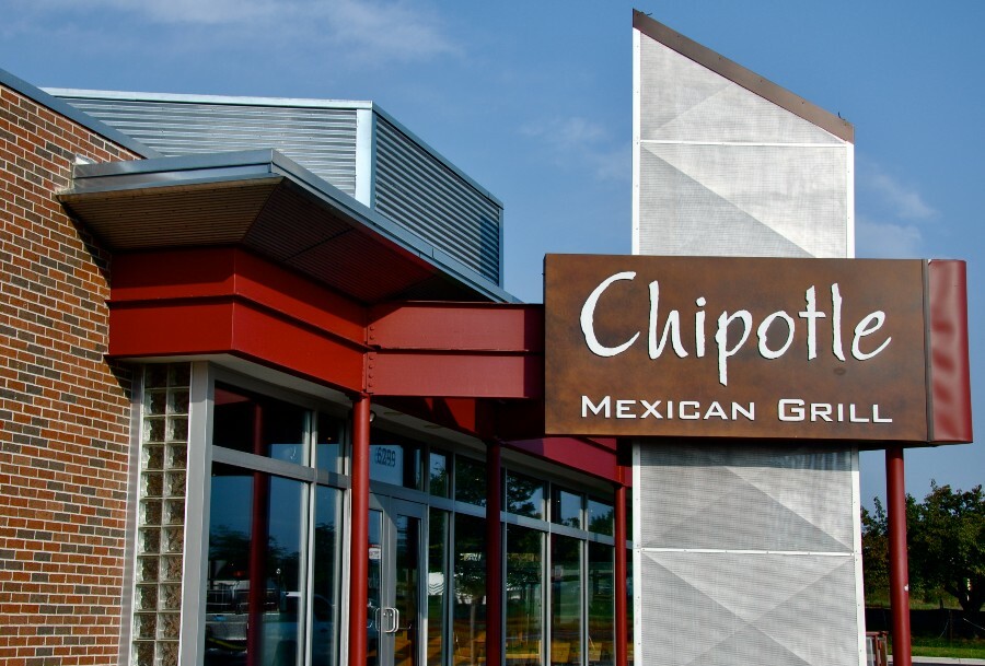 chipotle-to-raise-pay-rate-to-15-per-hour-in-bid-to-attract-more-workers