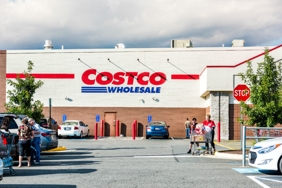 Costco finally decides to test curbside service