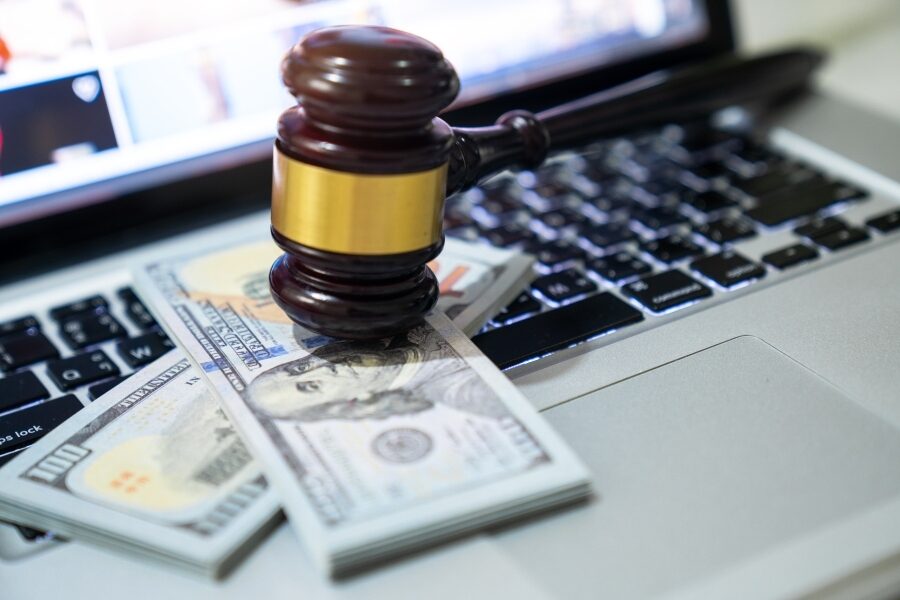 Amazon sues thousands for allegedly posting fake reviews - Vimarsana News