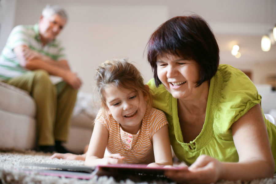 grandparents-who-babysit-live-longer-study-finds