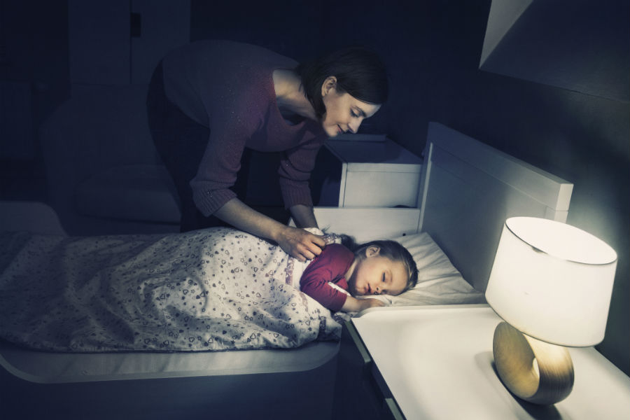 Tight work schedules for mom could mean poor sleep for kids, study finds