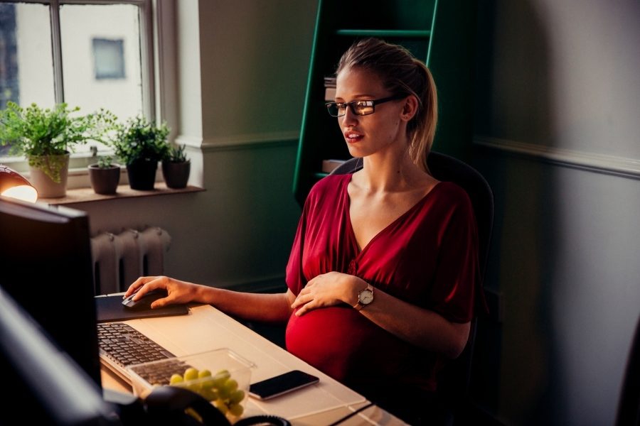 Risk of miscarriage increases when pregnant women work nights