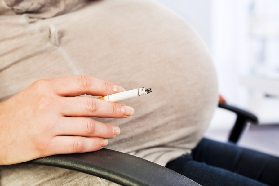 Smoking while pregnant increase risk of sudden unexpected infant death