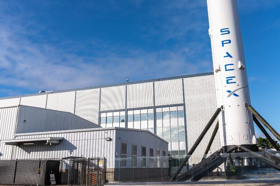 SpaceX launches 143 spacecraft as a new era space race continues - Vimarsana News