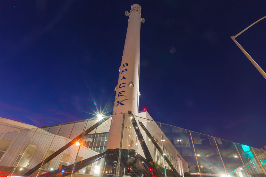 Elon Musk’s SpaceX gets the all-clear to deploy 7,000 internet-delivery