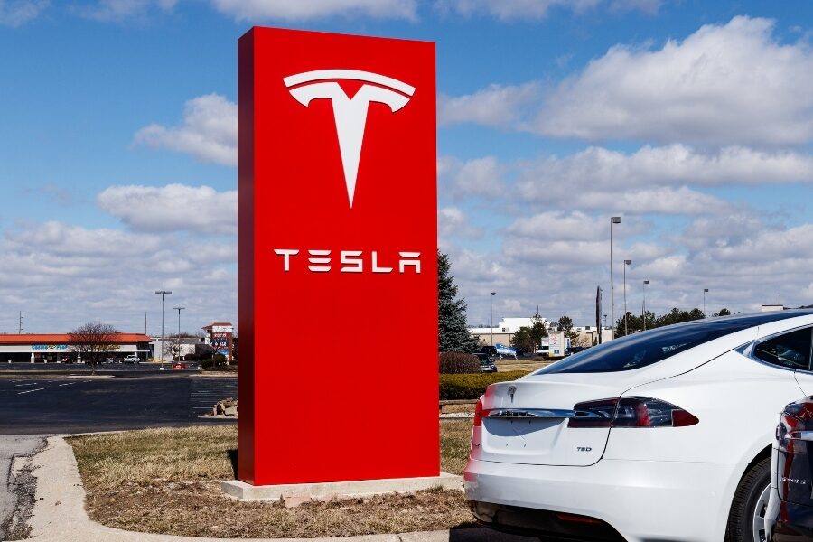 Pressure on Tesla builds as investigation into deadly ...