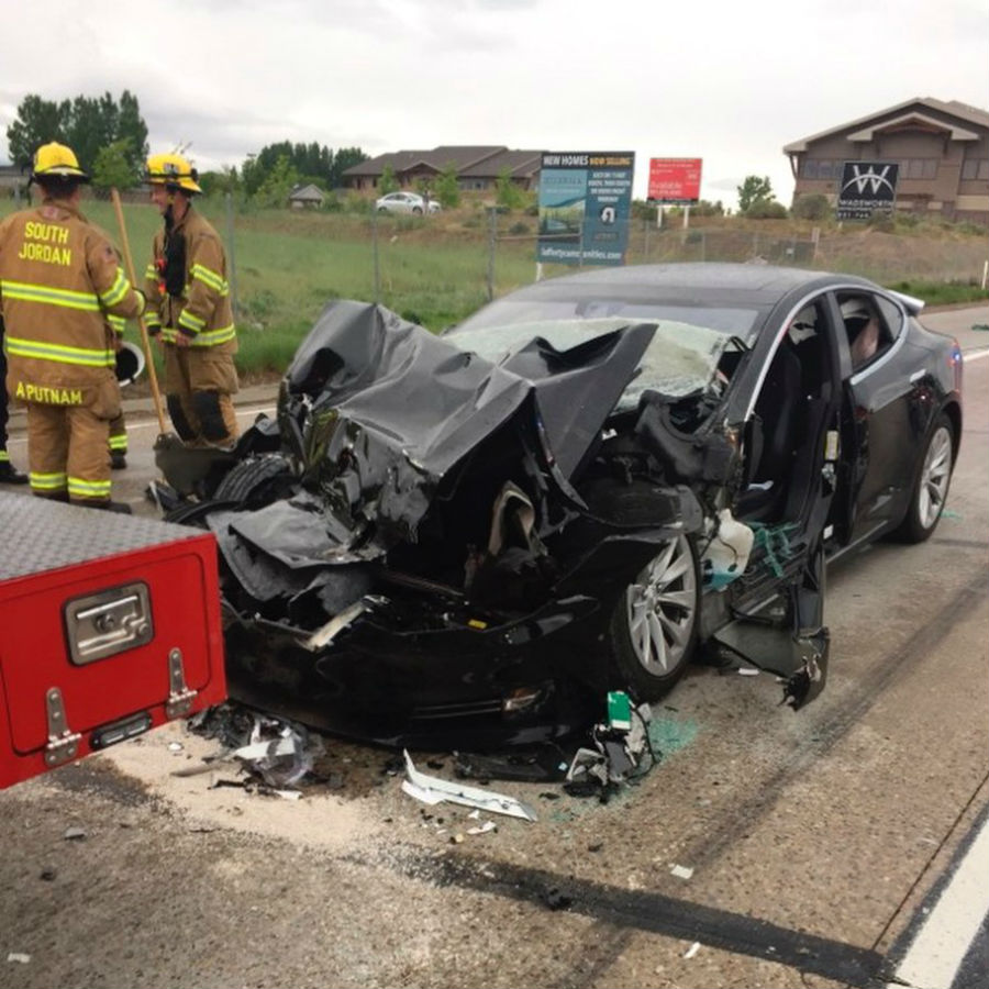 Safety agency opens investigation into Tesla crash in Utah