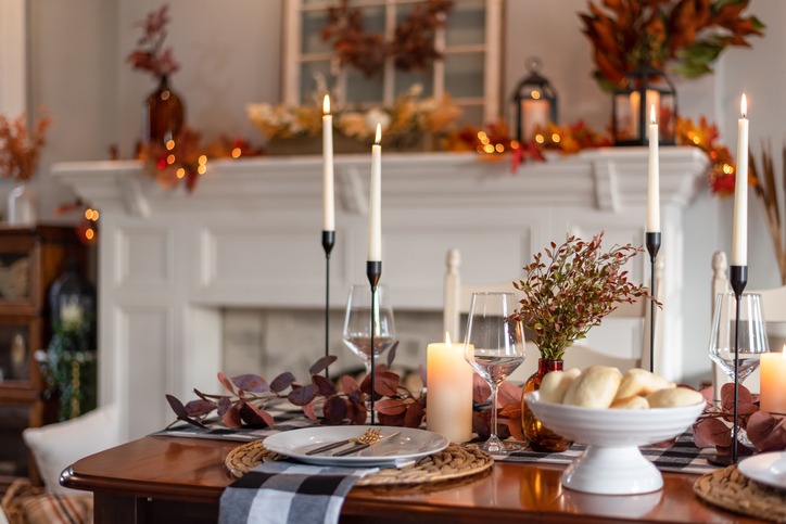 What’s cheaper – eating Thanksgiving dinner out or cooking? ConsumerAffairs does the math.