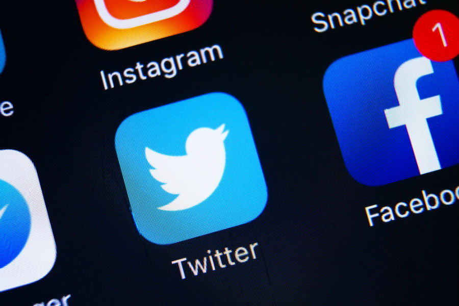 Twitter contacts users about security flaw