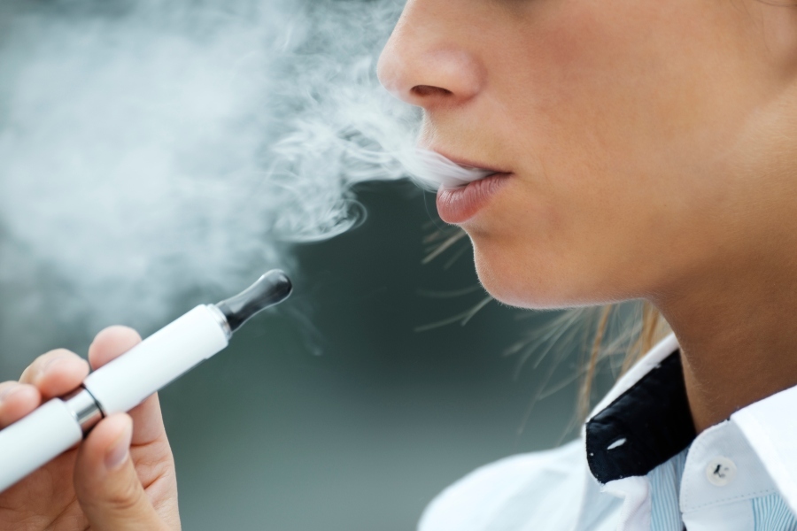 CDC warns consumers to stop using e cigarettes following several