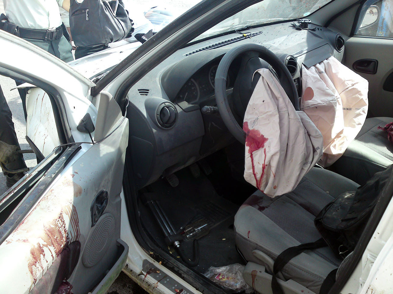 How many lives do airbags save each year?