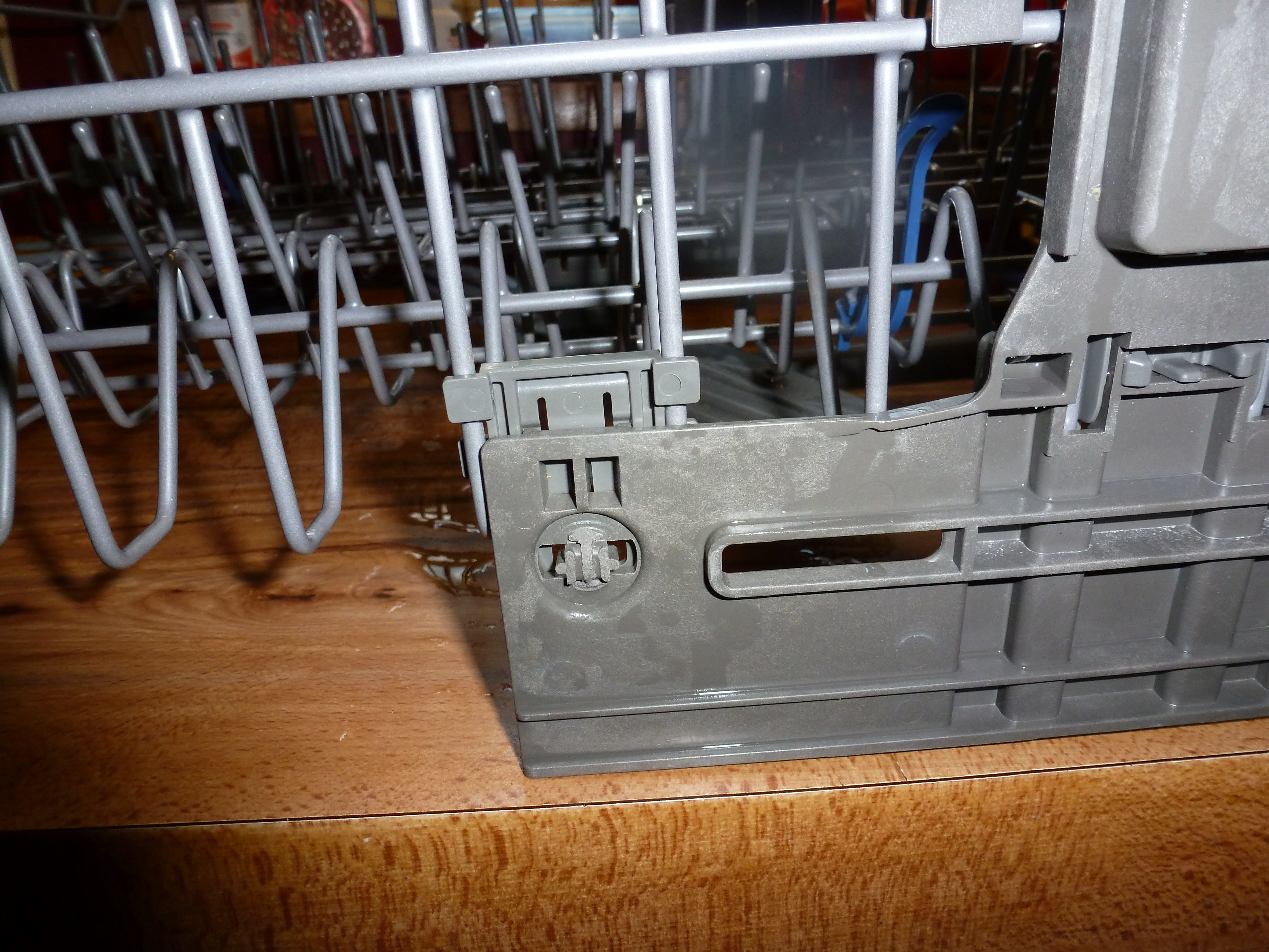 Kitchenaid dishwasher upper rack not sale cleaning