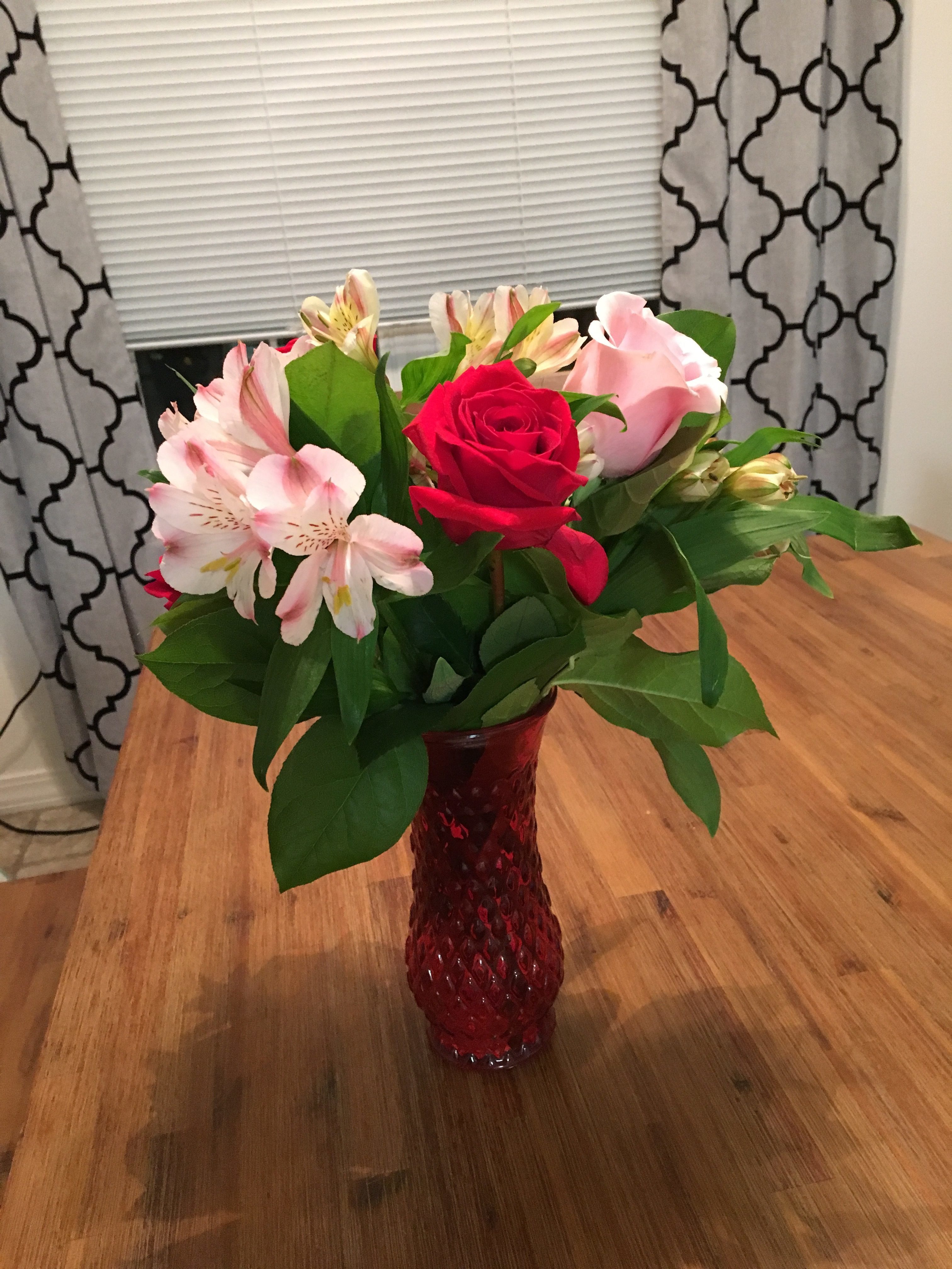 Send Flowers Delivery To Bulgaria Romania Turkey Serbia Interflora Russia International Flower Delivery Service Online