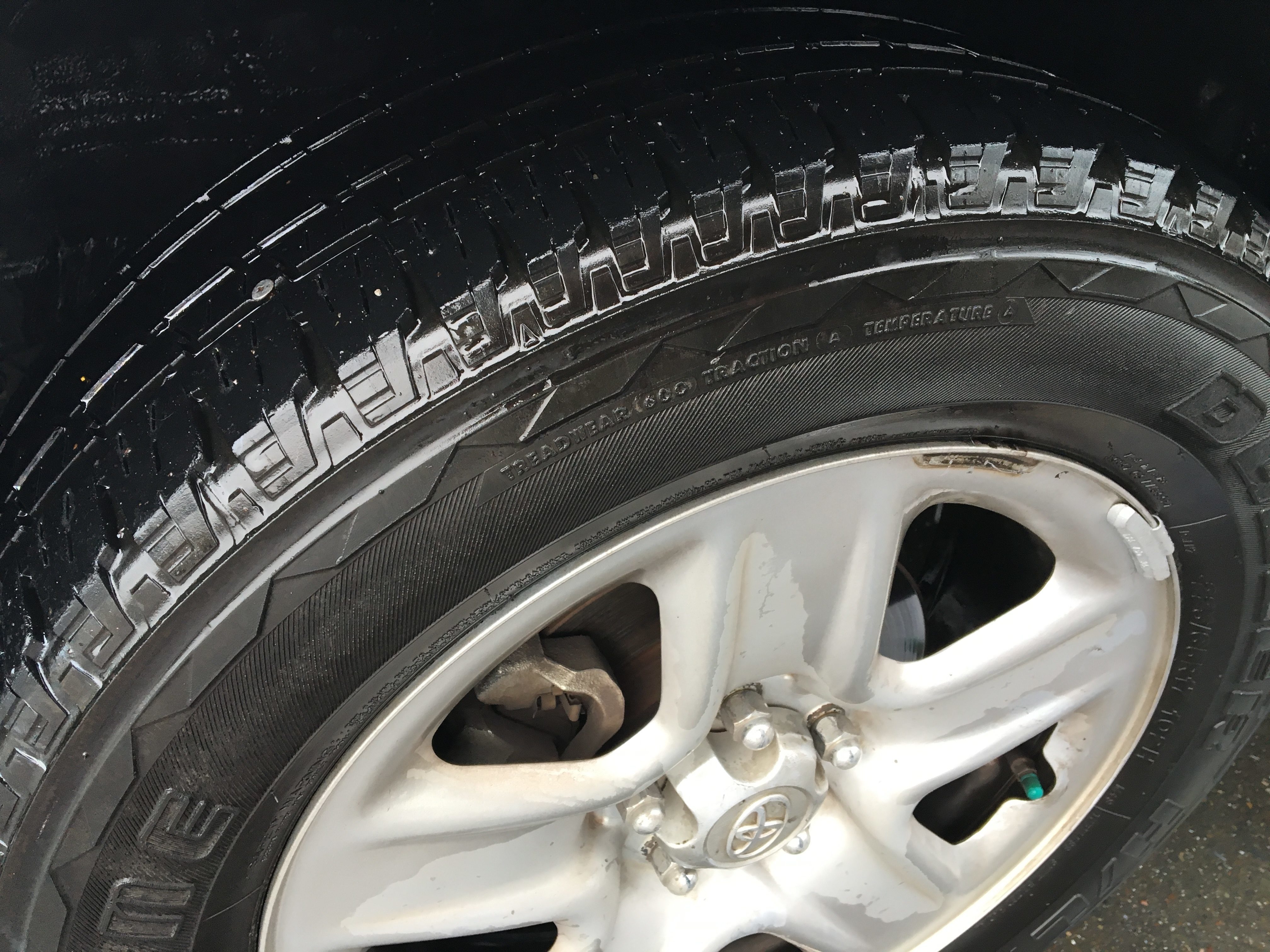 does costco fix flat tires for free